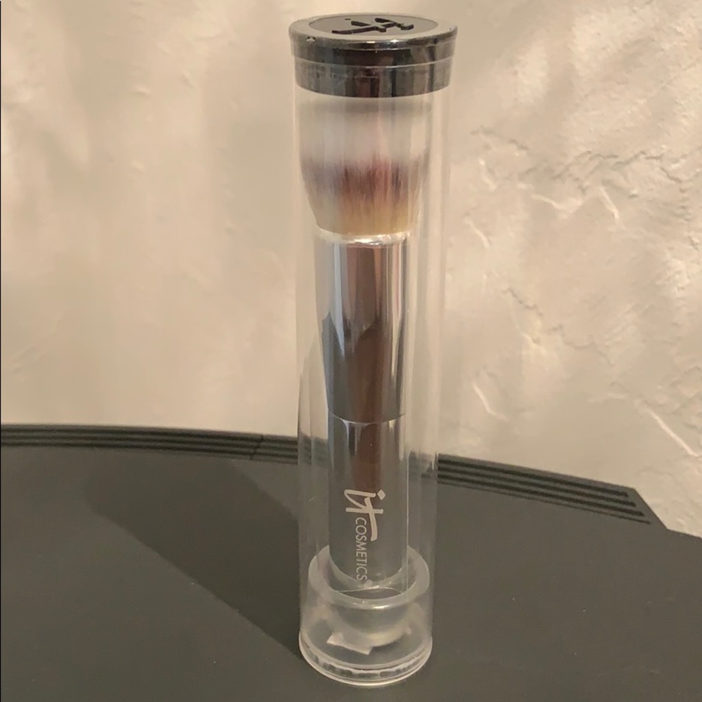 Heavenly Luxe Double Airbrush Foundation Brush.